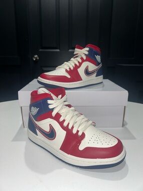 Jordan 1 Mid “USA (2022)” Women’s Size 6